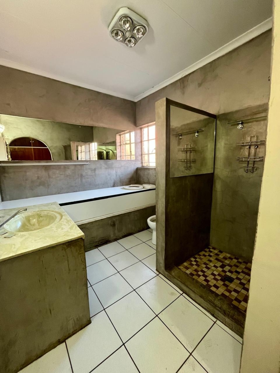 4 Bedroom Property for Sale in Flamwood North West
